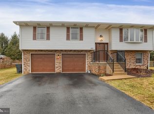 401 Goldfinch Dr, State College, PA 16801