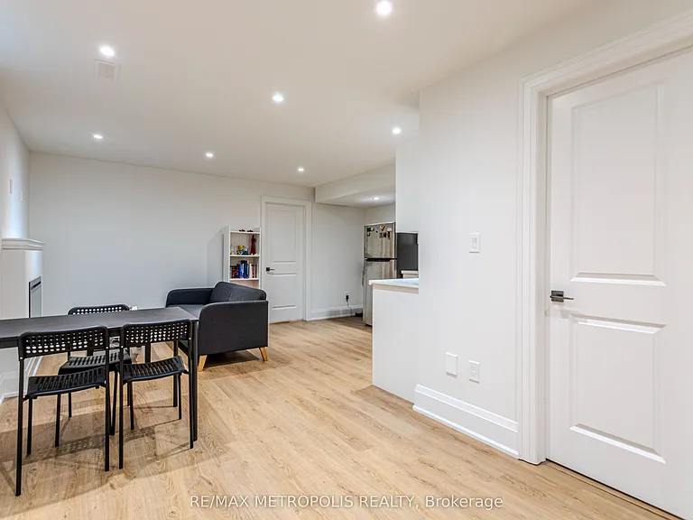 79 A Laburnham Ave #BASEMENT — Photo 7