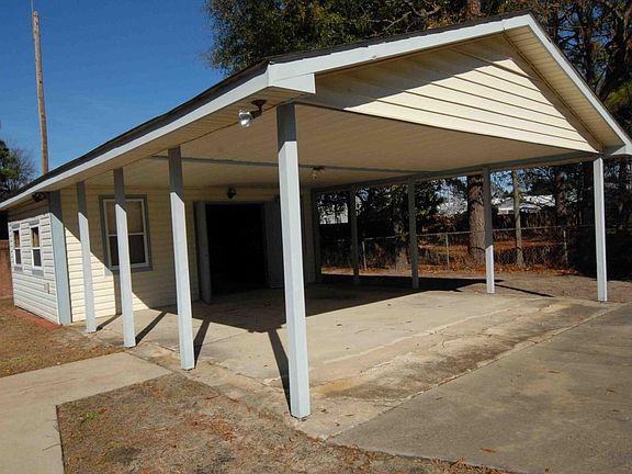 4th image of 3606 Village Dr
