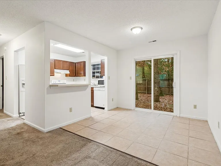 215 Old Bridge Ct — Photo 10