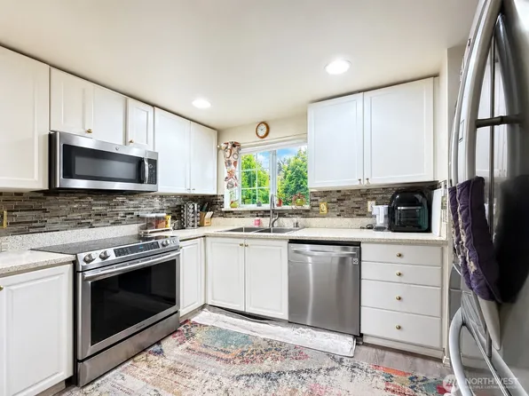 12431 4th AVE W #8202, Everett, WA 98204