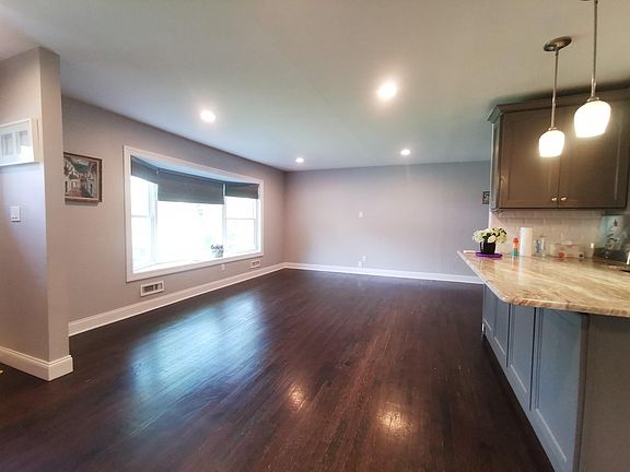 3rd image of 17 Franklin Dr