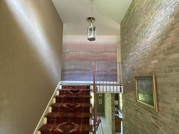 2nd image of 114 Skyline Dr