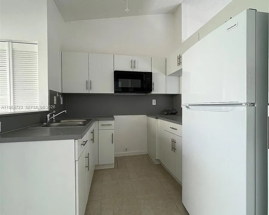 1210 San Remo Cir