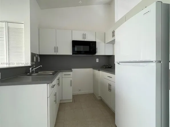 1210 San Remo Cir, Homestead, FL 33035