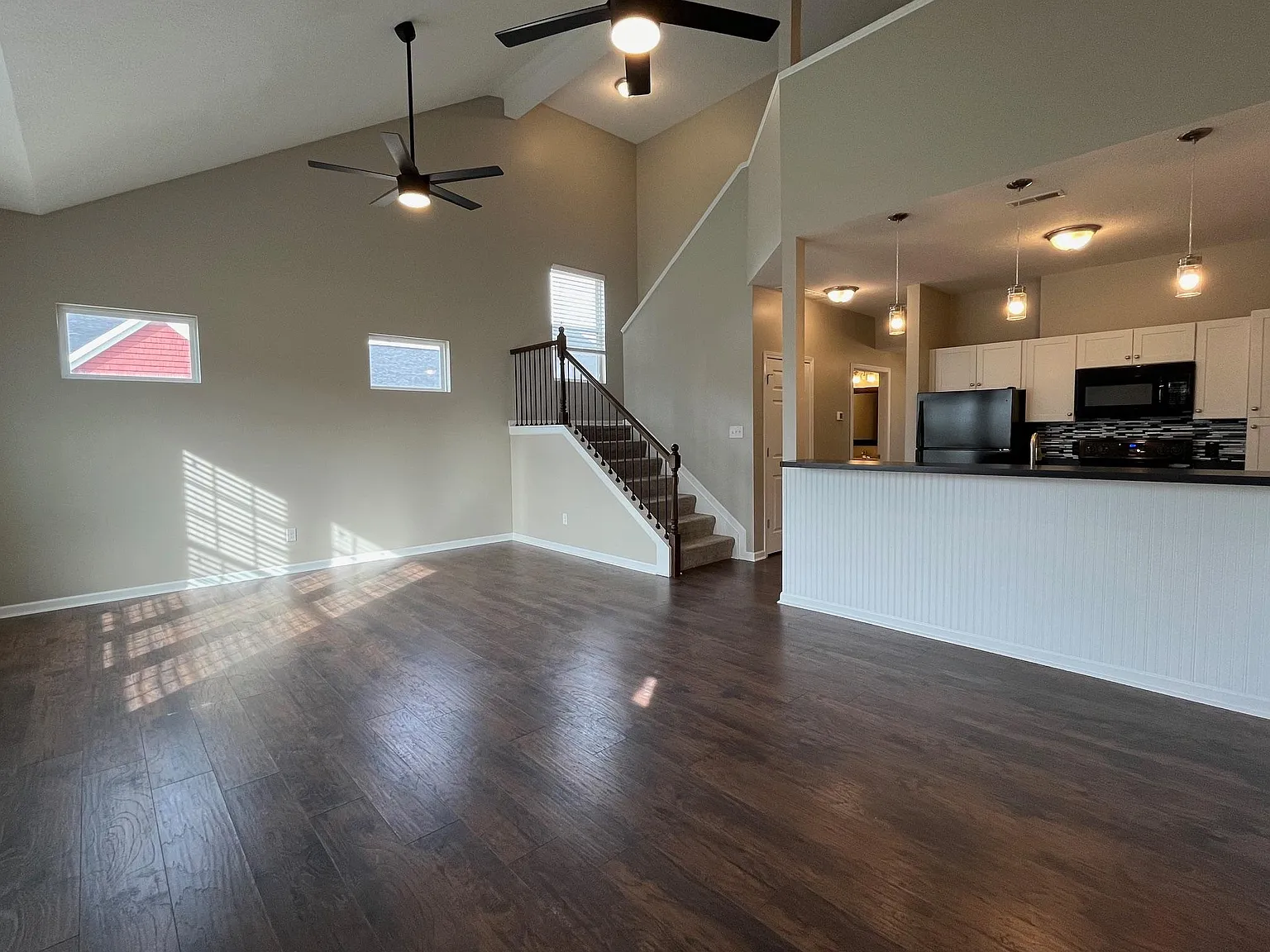 3 bed, 2.5 bath, 1565 sqft, $2,050 — Photo 2