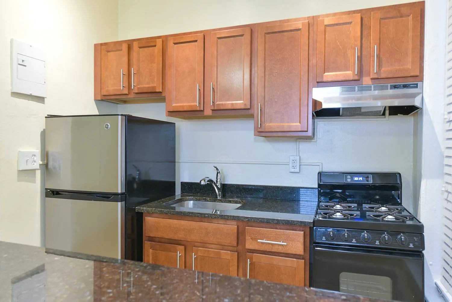 Dupont Apartments — Photo 3