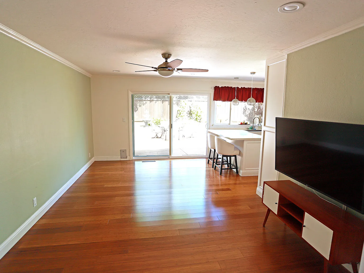 3 bed, 1632 sqft, $4,500 — Photo 2