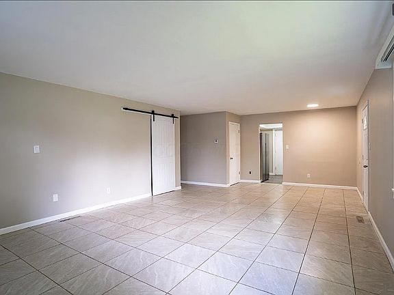 3rd image of 2364 Brentnell Blvd