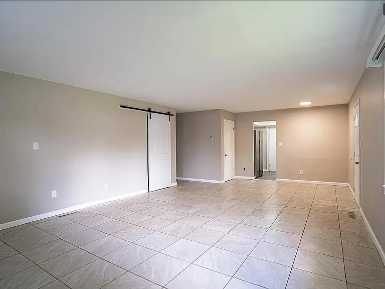 2364 Brentnell Blvd — Photo 3
