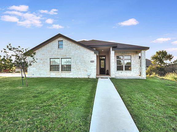 2nd image of 909 Canyon Oak Cir