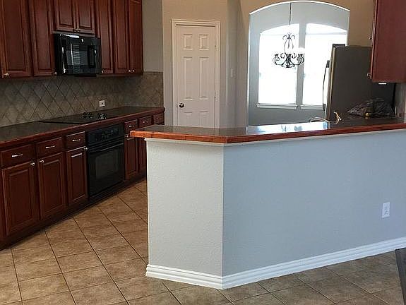 Spacious Kitchen and Eating Area