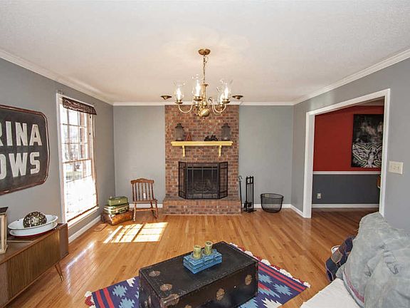 3rd image of 1941 Claymont Dr