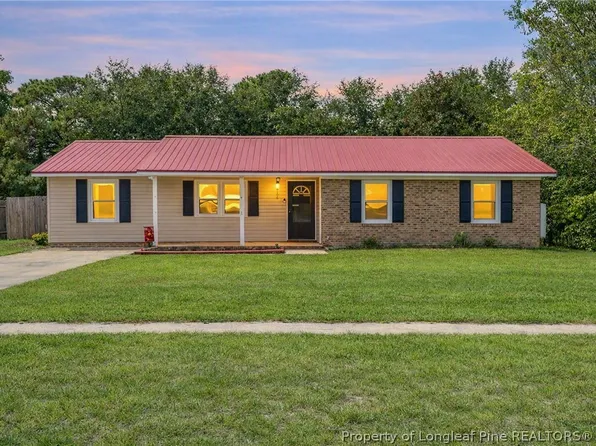 6106 Lexington Dr, Hope Mills, NC 28348