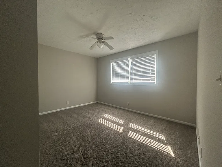 5524-5526 S 42nd Street Ct — Photo 10