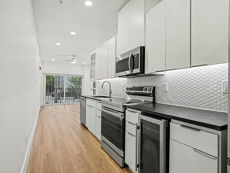 2217 N Fitzhugh Ave #101 — Photo 16