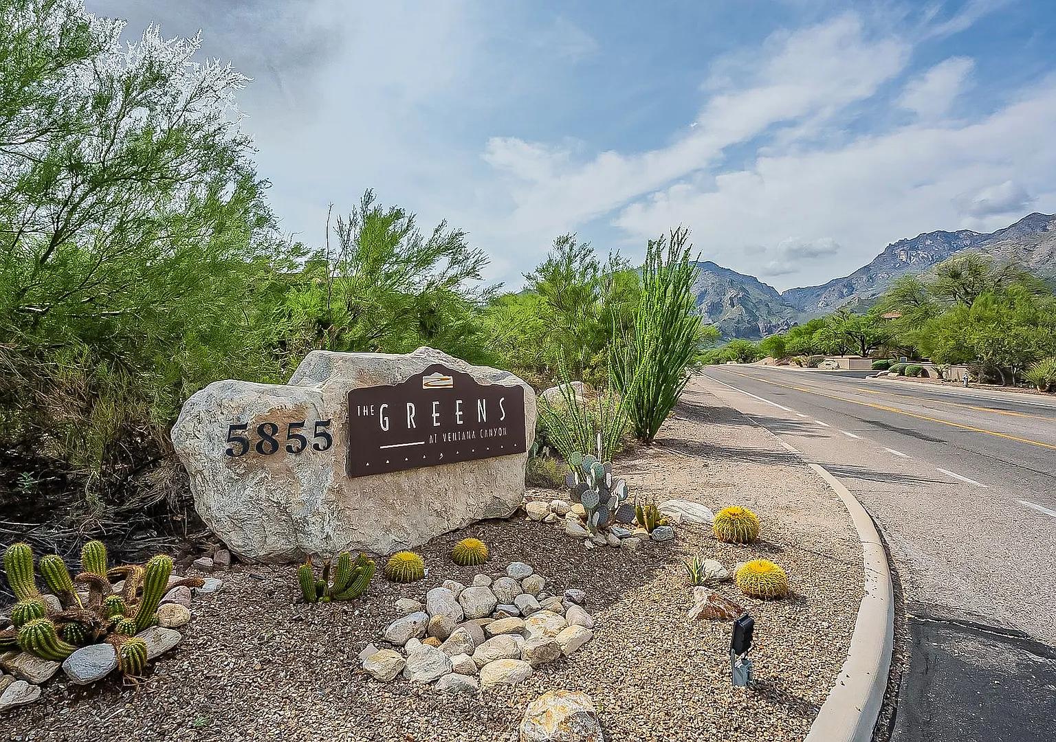 Furnished 2 Bedroom in The Greens at Ventana Canyon — Photo 2