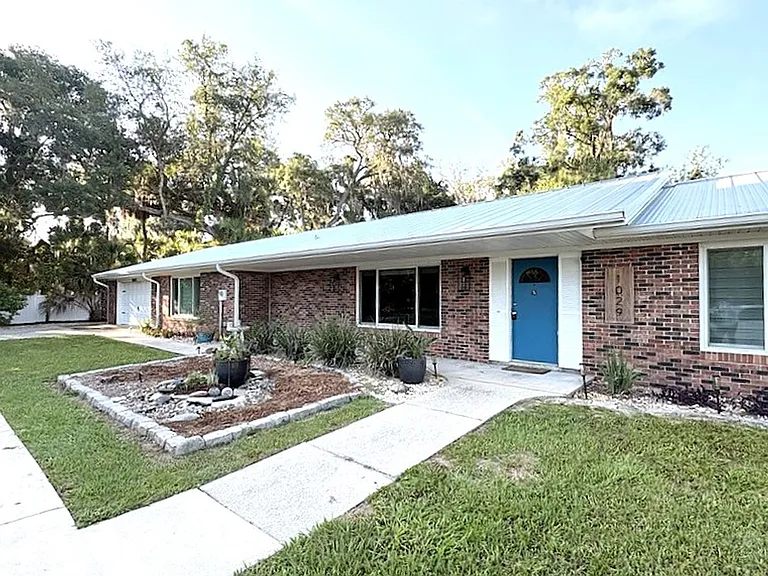 1029 Glenwood Rd — Photo 3