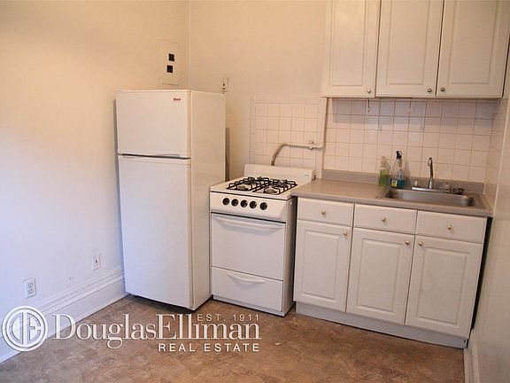 4th image of 327 W 57th St APT 5R