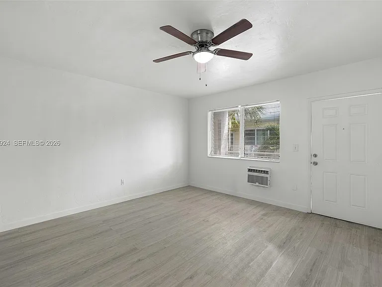 7721 Dickens Ave #6 — Photo 8