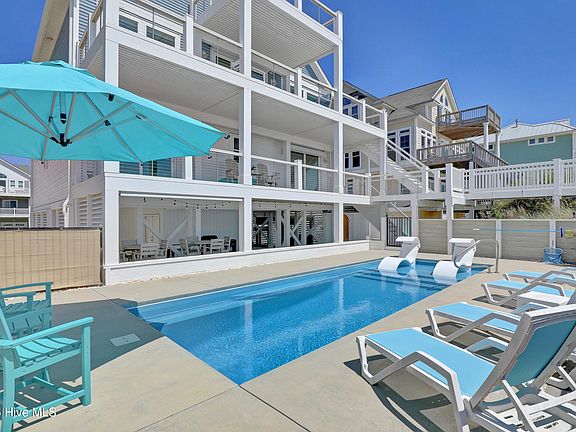 3rd image of 32 Porpoise Place