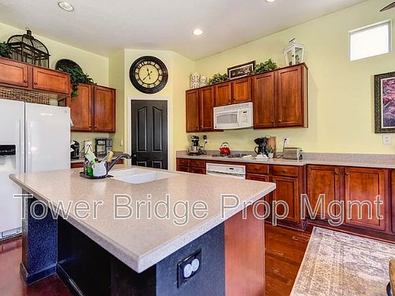 5th image of 42 Striped Moss Ct