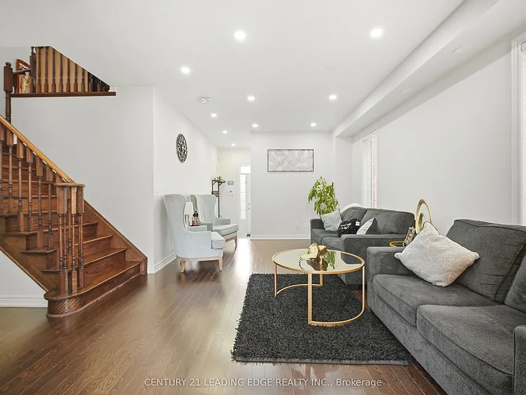 24 Exhibition Cres — Photo 11