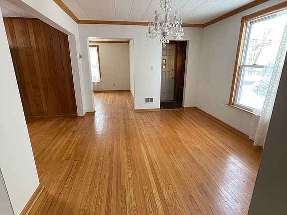 3rd image of 121 Charles Ave