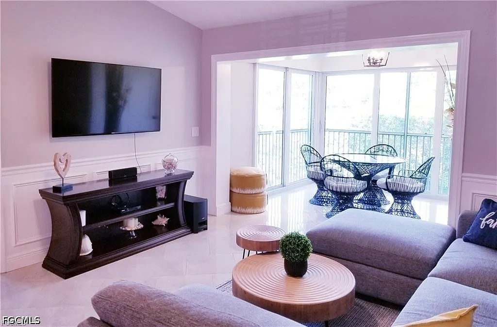 3 bed, 2.0 bath, 1299 sqft, $5,300 — Photo 2