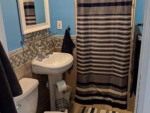 5th image of 2421 Coral St #1