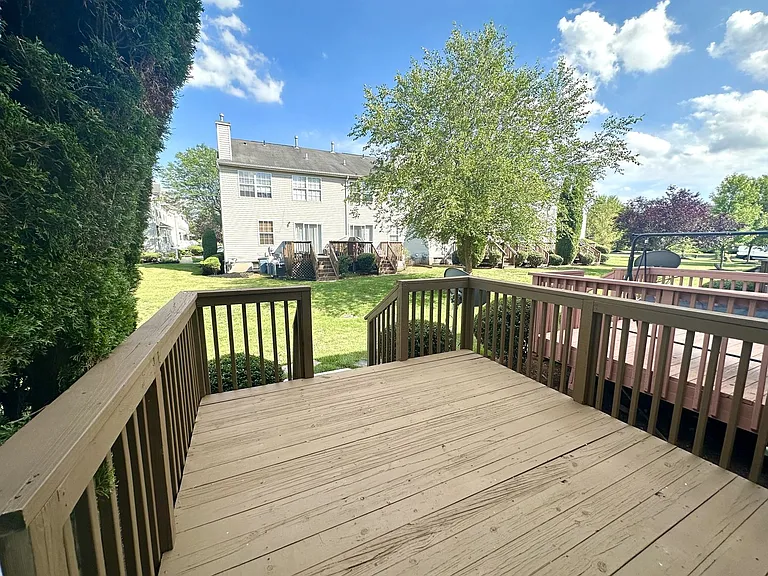 52 Victoria Dr — Photo 5