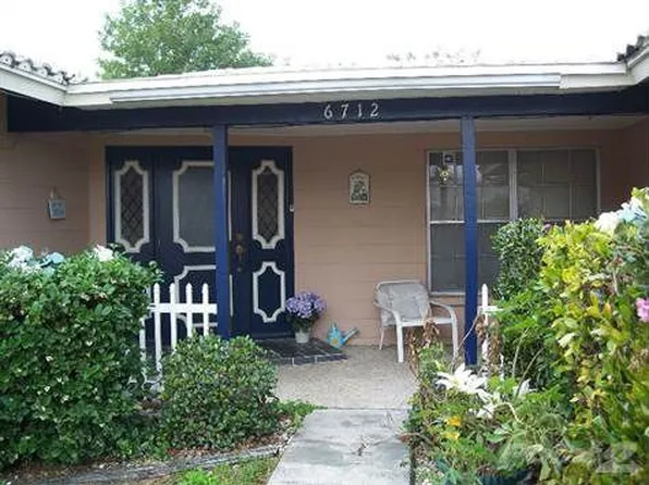 6712 Conetta Dr, Sarasota, FL 34243