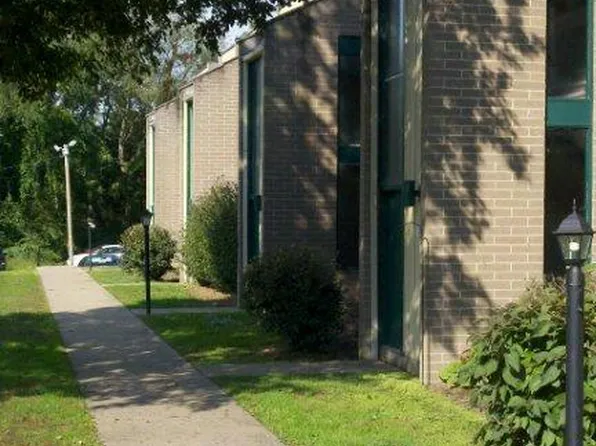 2908 Treeside St NW APT B, Canton, OH 44709
