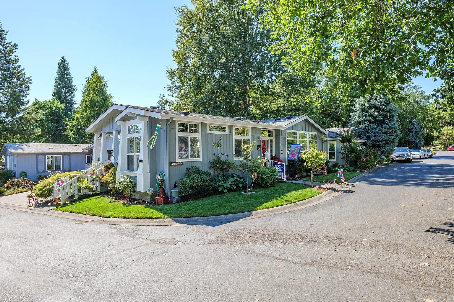 201 NW Creekside Dr photo 1
