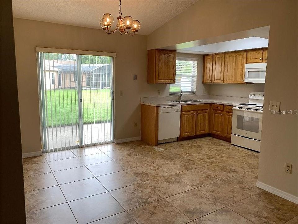 1st image of 434 Iowa Woods Cir E
