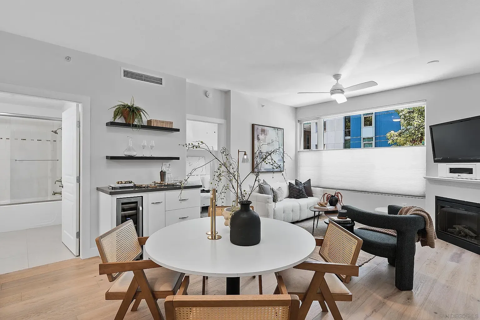2 bed, 950 sqft, $3,850 — Photo 4