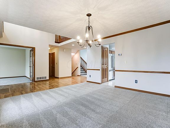 5th image of 9274 Auburn Ct