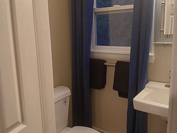 4th image of 803 Western Ave #105