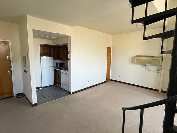 3rd image of 411 S 42nd St APT 301