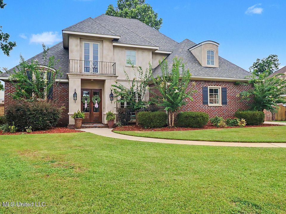 1st image of 930 Caroline Dr
