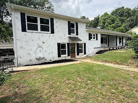 2nd image of 704 W Lee St