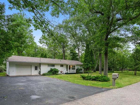 6834 Bosserman Ct, Indian River, MI 49749