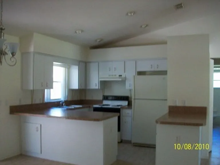 1471 E Saint James Loop — Photo 2