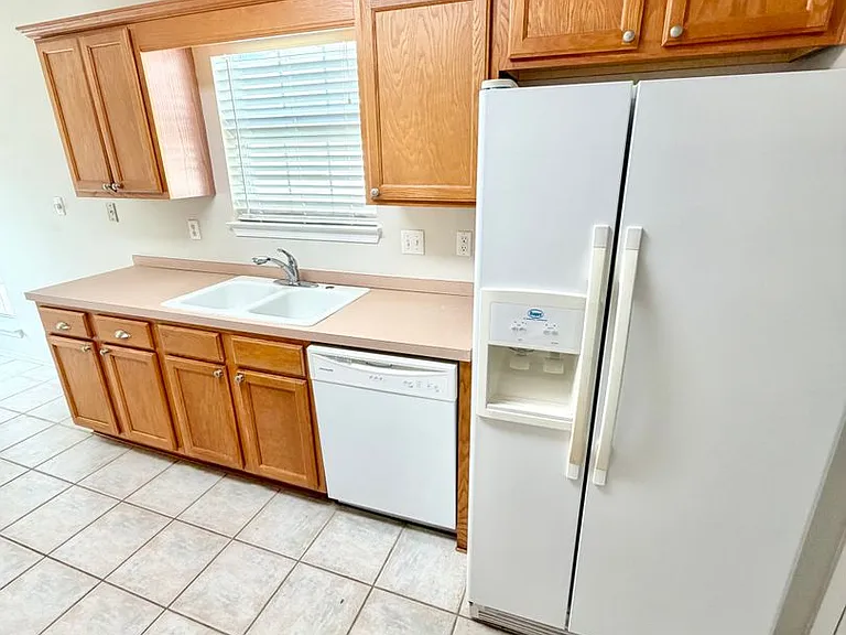2390 Marina Dr — Photo 22