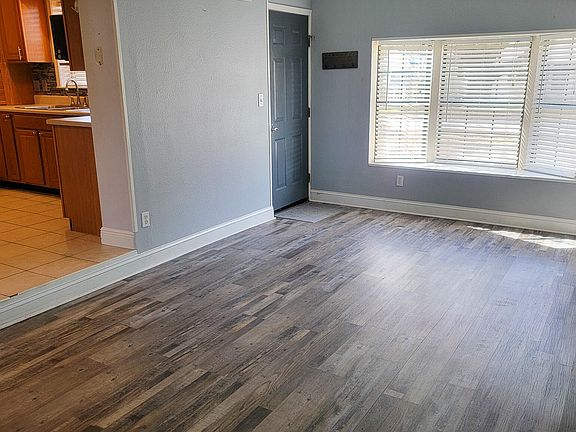 5th image of 25 Hemlock Dr