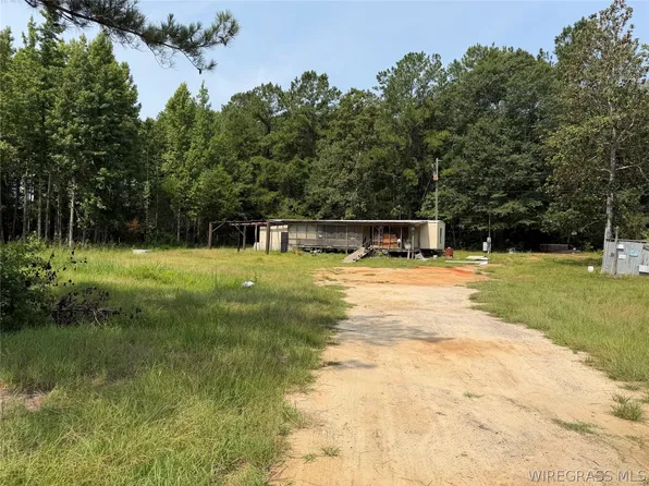 40 Magnolia Dr, Daleville, AL 36322