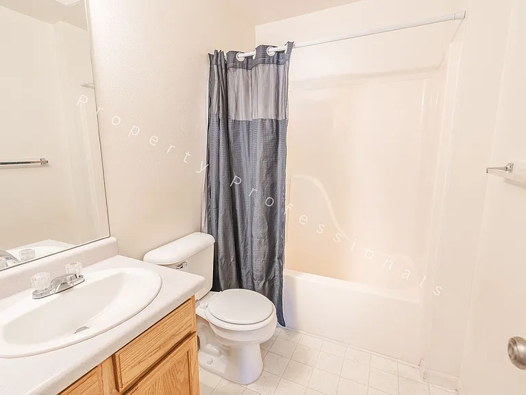 1015 Domelby Ct — Photo 14
