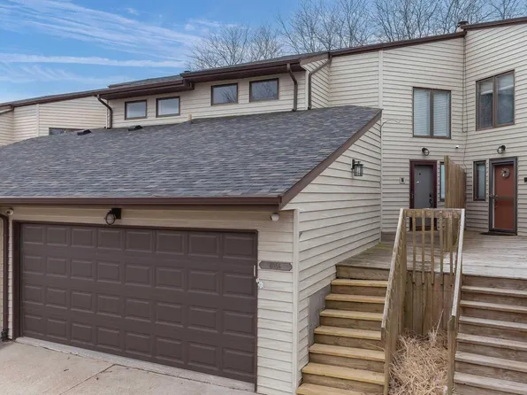 4056 Prairie Ln, Bettendorf, IA 52722