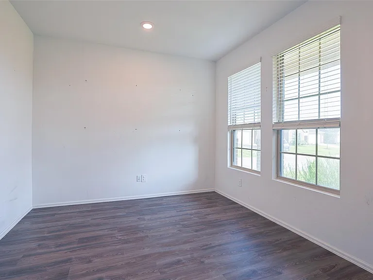 202 Augustine Way — Photo 4