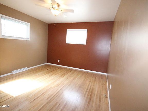 5th image of 221 21st Ave NW